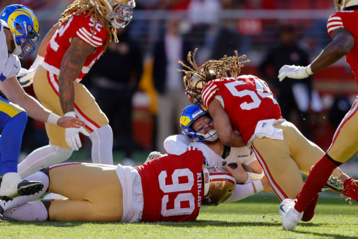 Javon Kinlaw assists on a tackle of Los Angeles Rams QB Carson Wentz (7th Jan., 2024)